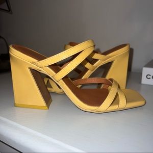 L’intervalle Yellow Leather heels (size 37)